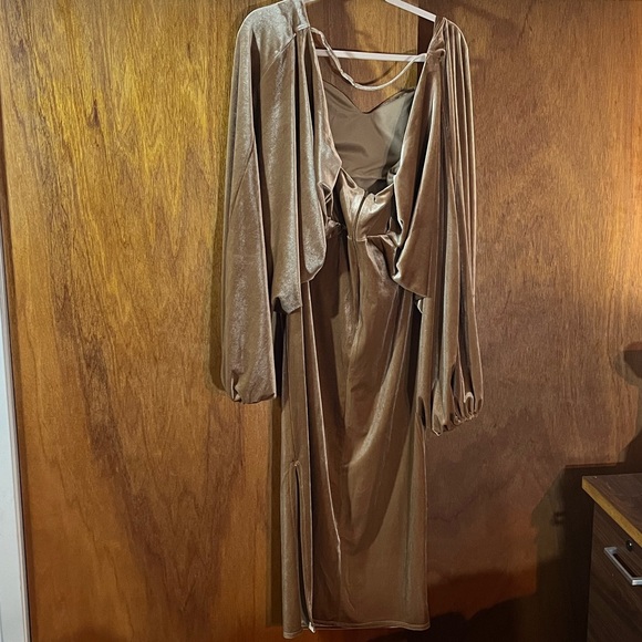 ASOS Tan Velvet Long-Sleeve Dress Sz 14 - Picture 2 of 3